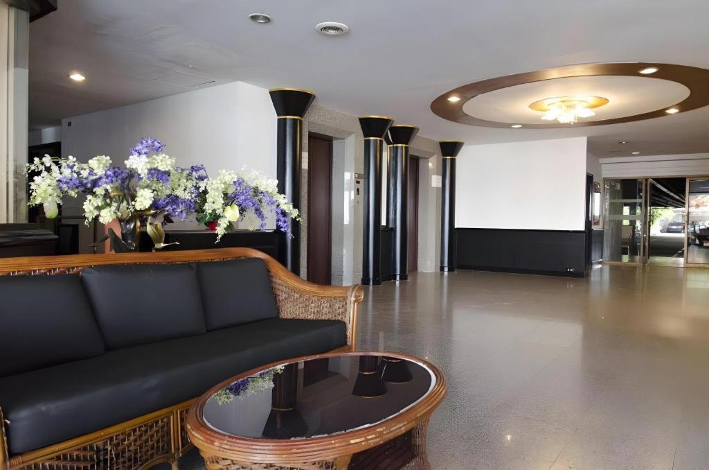 Town In Town Gardent Resort Bangkok Exterior foto